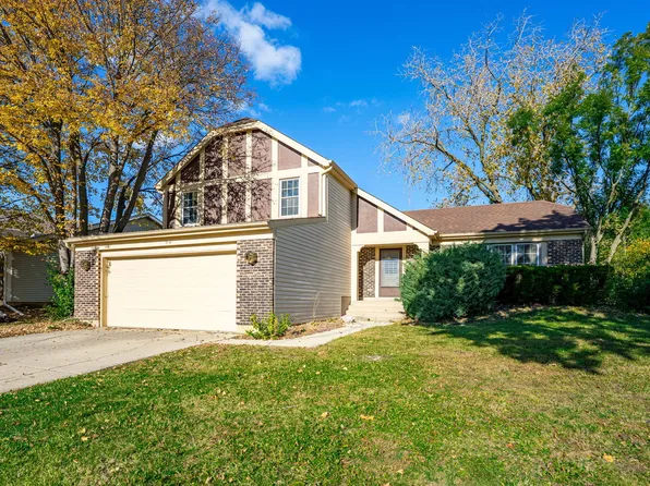 62 E Fox Hill Dr, Buffalo Grove, IL 60089