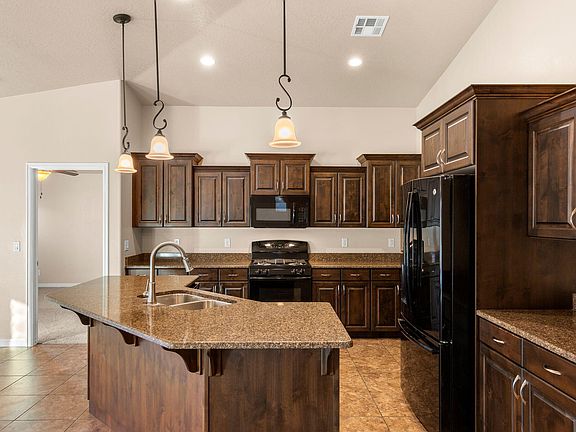 4th image of 312 E Desert Rose Way