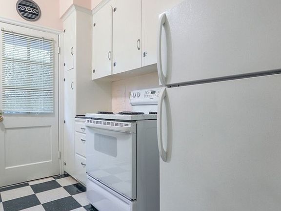 4th image of 4405 NE Hoyt St #4407