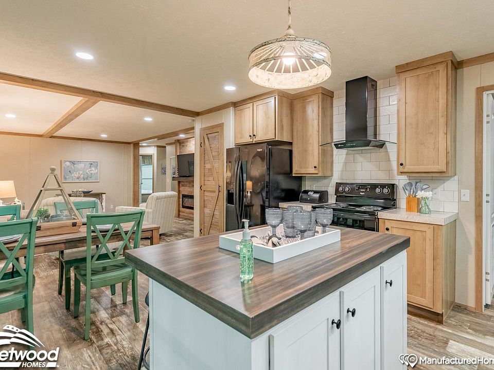 Exterior Image-3-Fleetwood 85 Duck River Estates