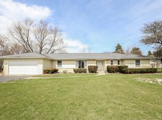 25W676 Towpath Ct, Wheaton, IL 60189
