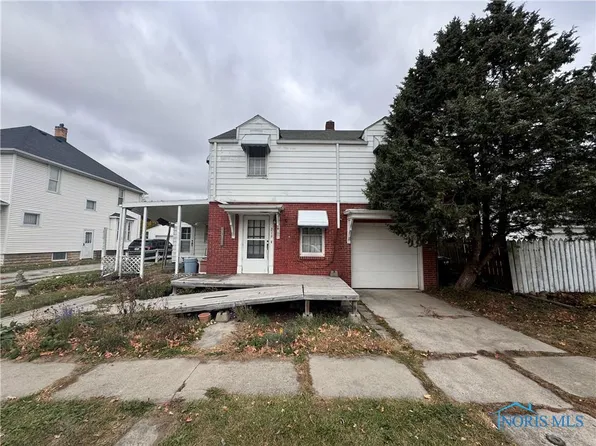 216 W Jackson St, Fostoria, OH 44830