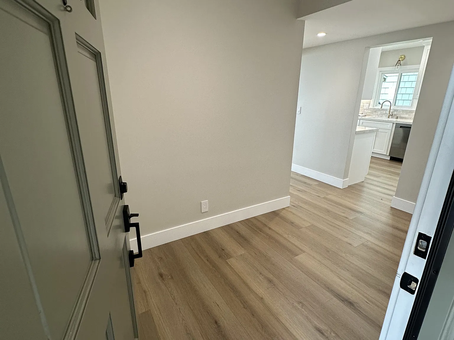 2 bed, 1100 sqft, $5,250 — Photo 3