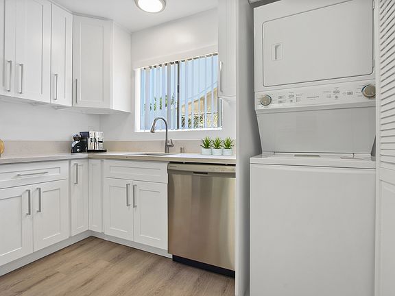4th image of 315 S Avenue 55 APT 1