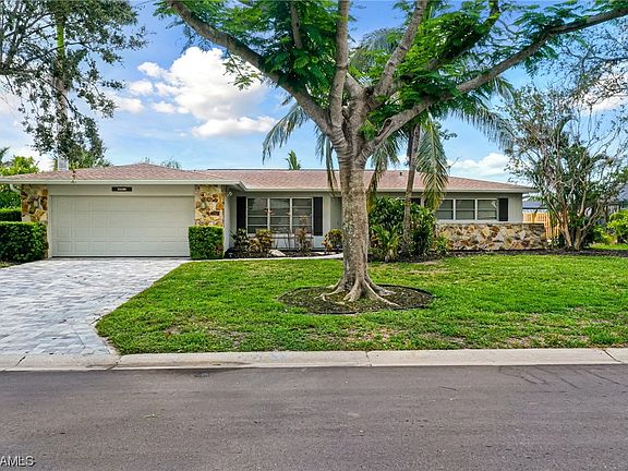 3rd image of 9951 Cypress Lake Dr