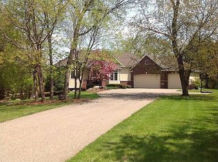 9427 Boiling Springs Ln, Shakopee, MN 55379