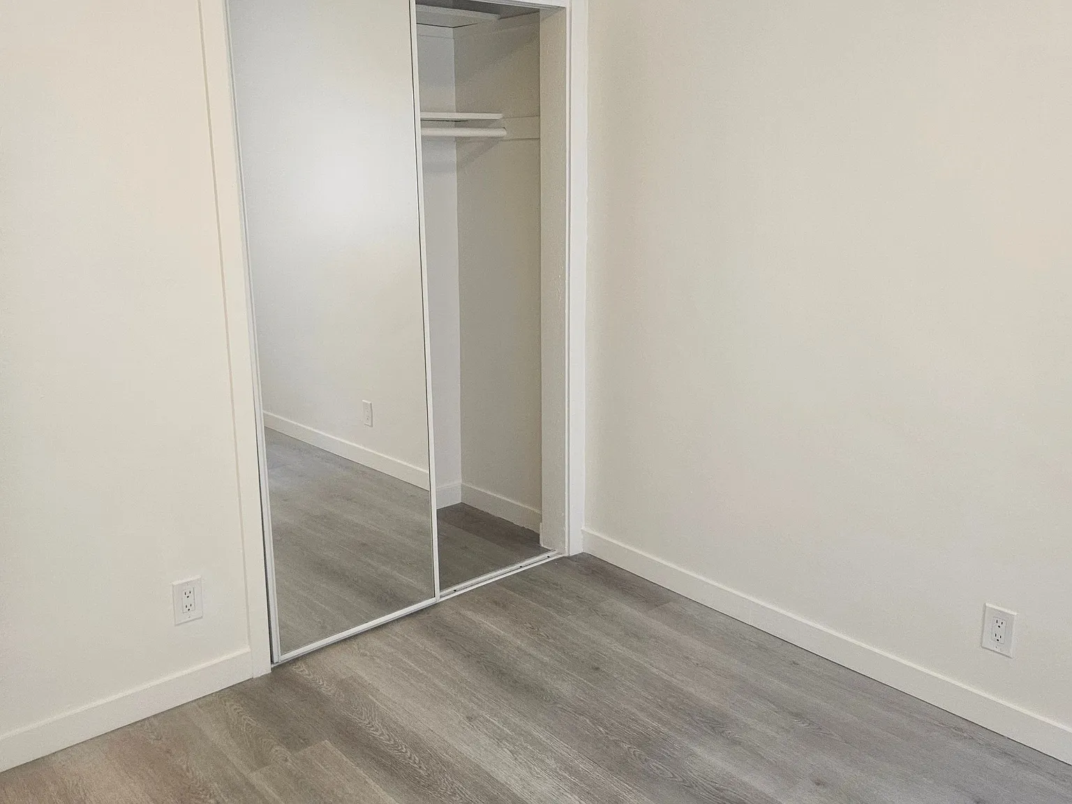 2278 W Adams Blvd — Photo 2