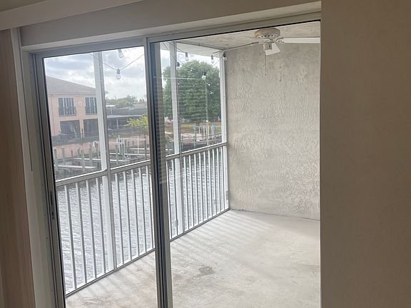 4th image of 1302 SE 40th St APT 203