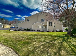 142 Farm House Court, Manorville, NY