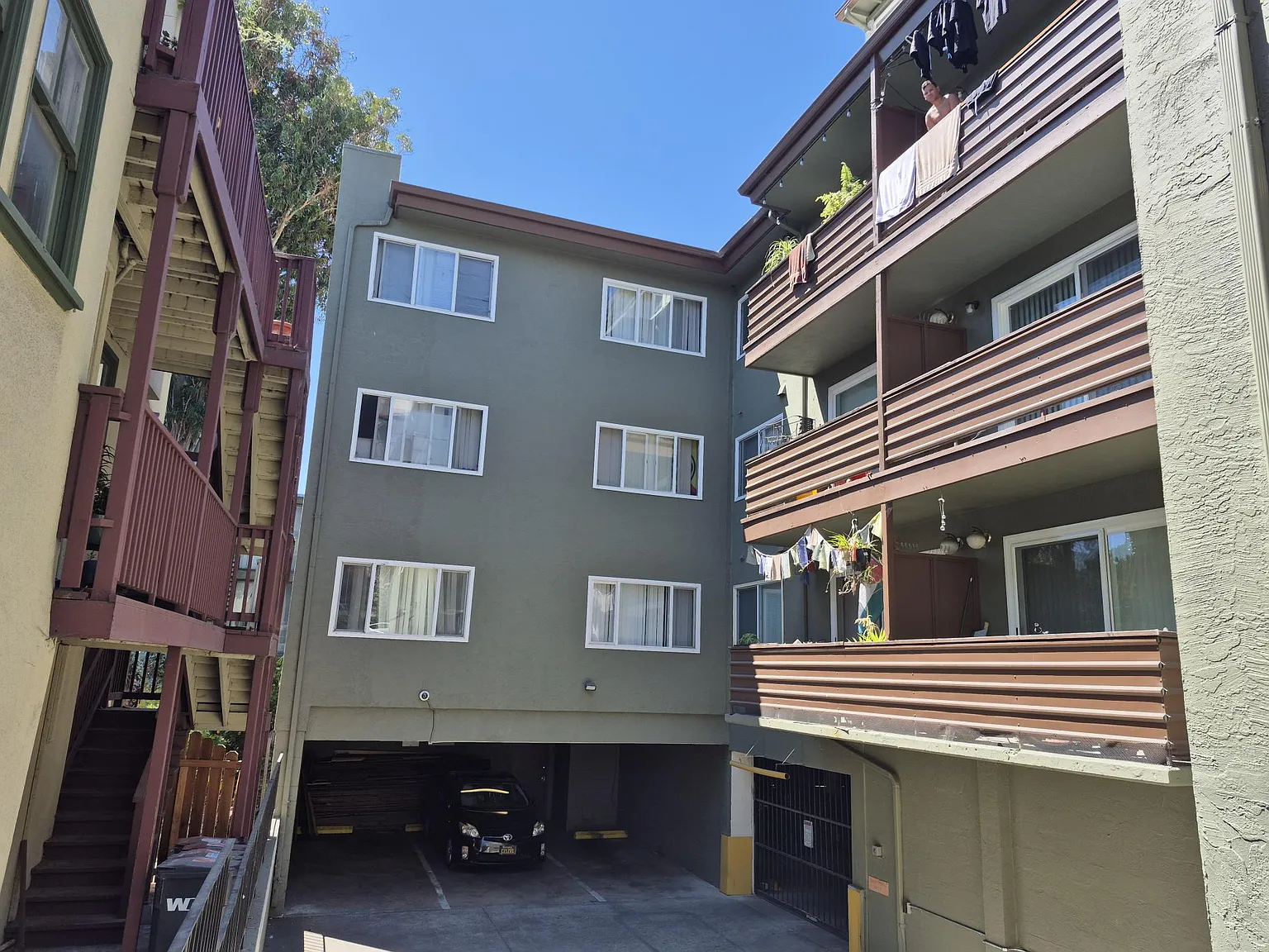 Lester Ave, Oakland — Photo 3