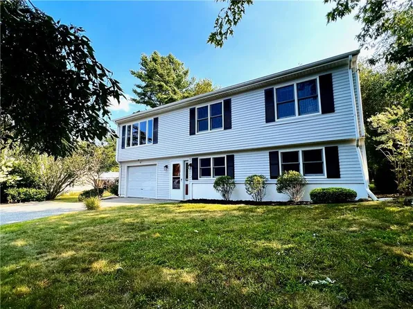 61 Hamilton Ave, Jamestown, RI 02835