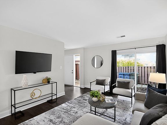 5th image of 2434 Southgate Sq