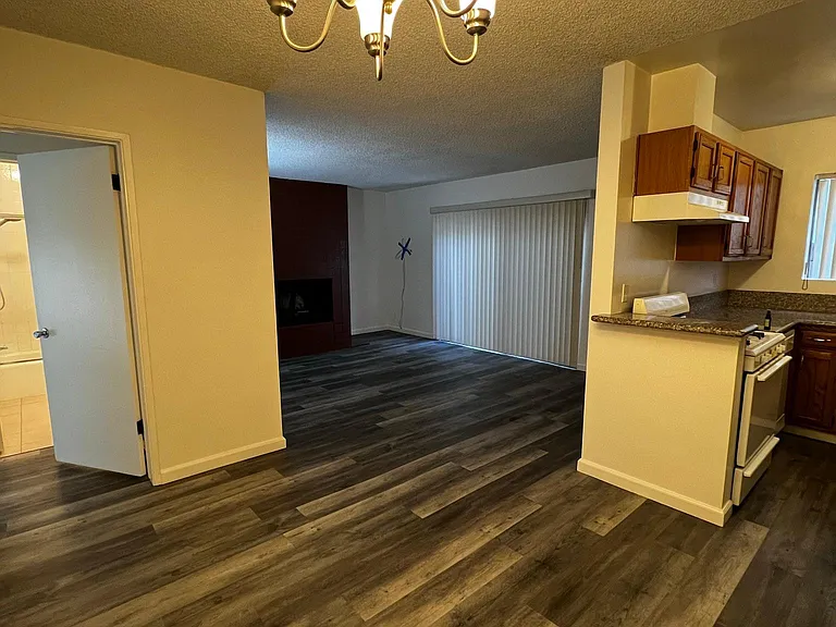 1730 Barry Ave — Photo 4
