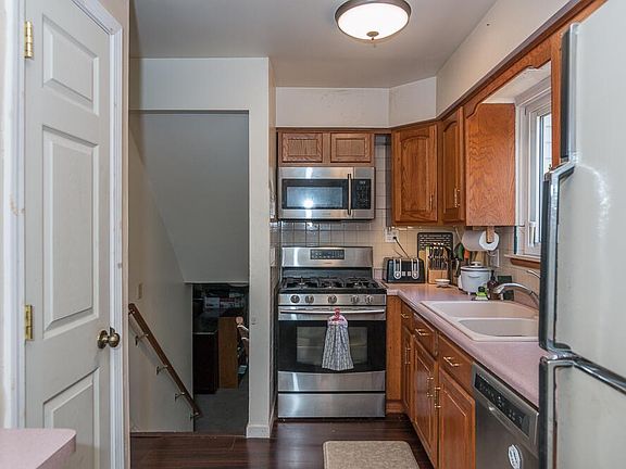 5th image of 1407 Sussex St