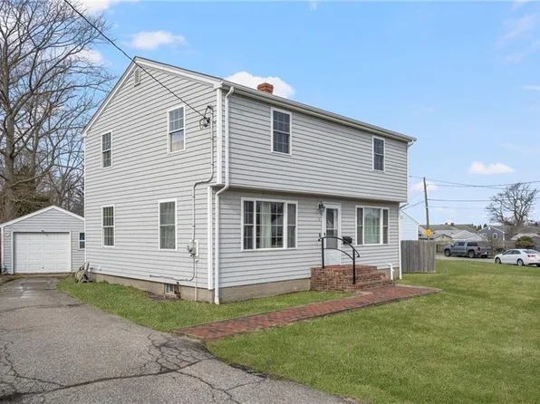 4 Halsey Ave, Middletown, RI 02842