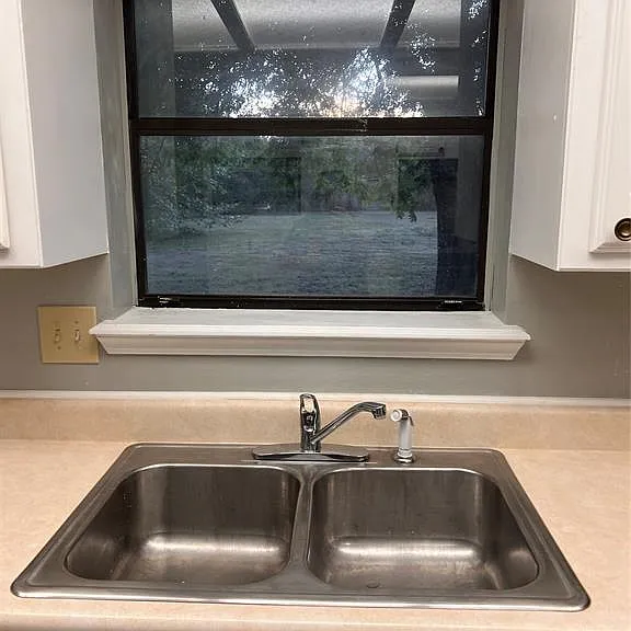 415 S Cemetery Rd — Photo 11