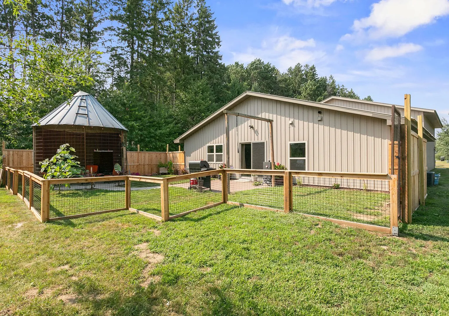 One Level Country Living! 2bd, 1ba, 2 acres — Photo 1