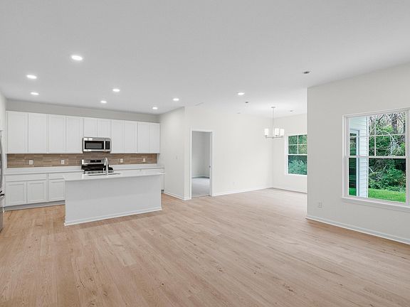 5th image of 3294 Beck St
