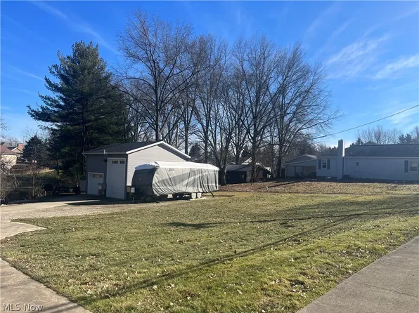 940 N Crown Hill Rd, Orrville, OH 44667