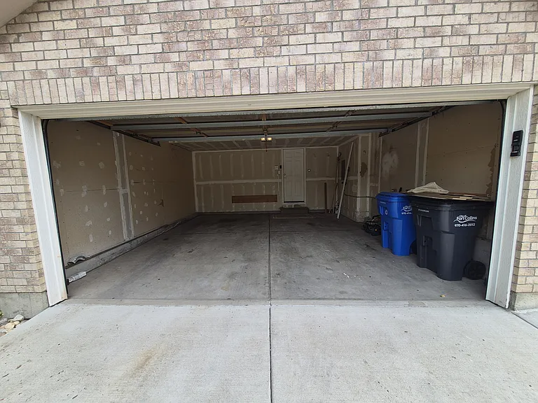 427 Hudson Ct — Photo 12
