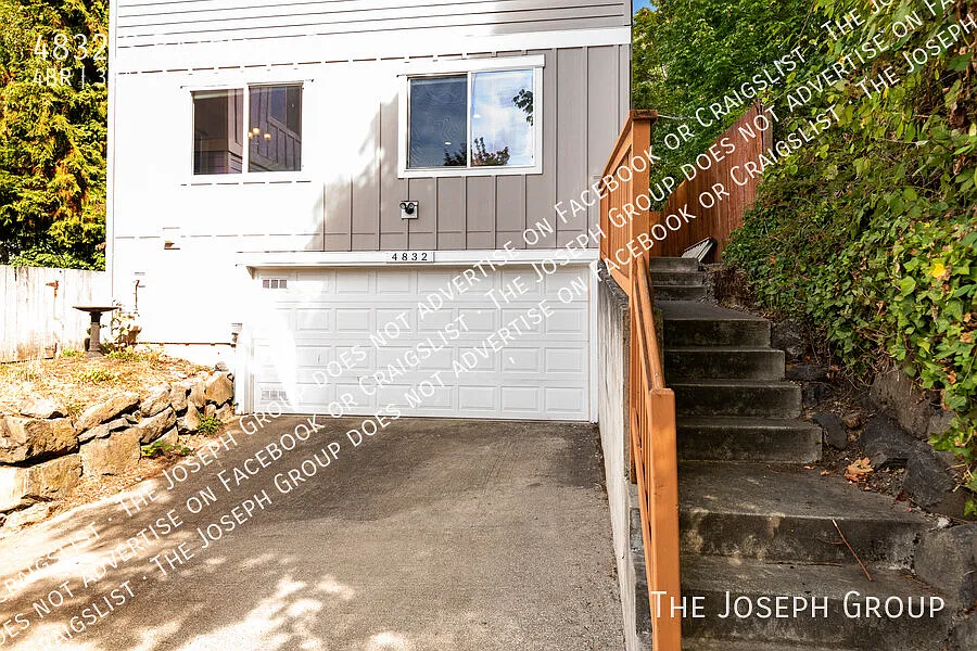 4832 S Bateman St