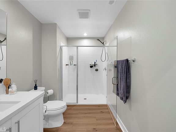 5th image of 1102 W Bushell St