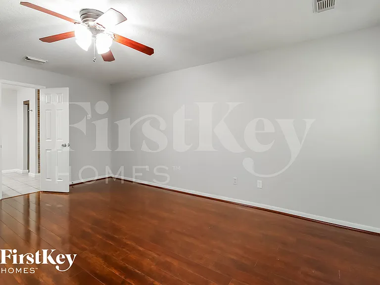 2210 Dublin Dr — Photo 8