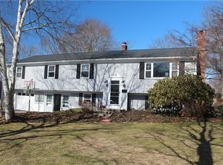 16 Meadow Ln, Bristol, RI 02809