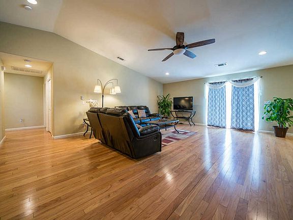 5th image of 1075 W Canyon Way