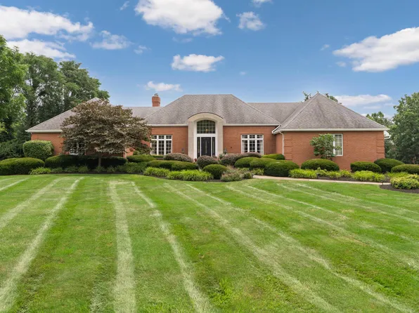 1935 Abbotsford Green Dr, Powell, OH 43065