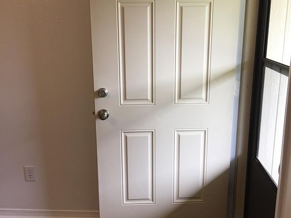 3rd image of 903 SE G St #B