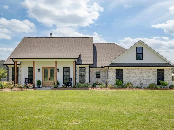 406 Pelican Grove Dr, Calhoun, LA 71225