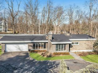 56 Fawn Hill Rd, Upper Saddle River, NJ 07458