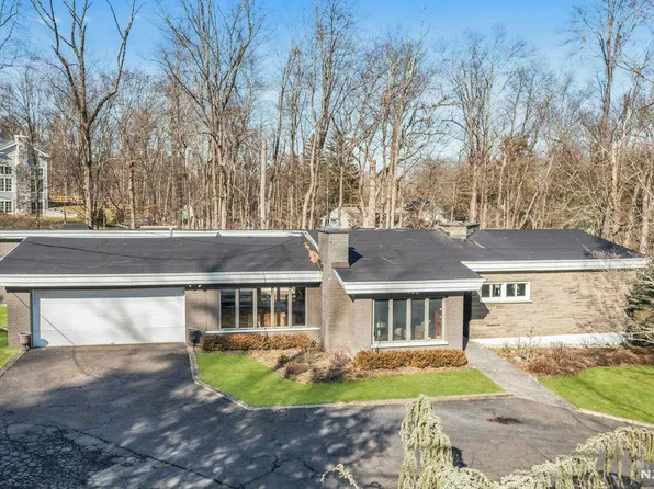 56 Fawn Hill Rd, Upper Saddle River, NJ 07458