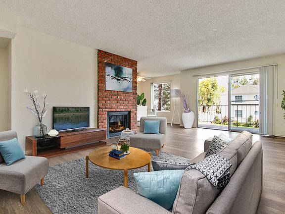 2nd image of 433 Kelton Ave #304