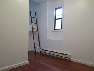 Rented by Robyn Lee, LREB