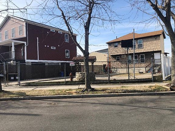 5th image of 153 Quincy Ave