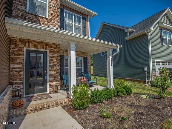 3rd image of 8521 Creek Valley Ln