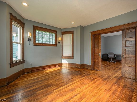 3rd image of 150 24th St SE