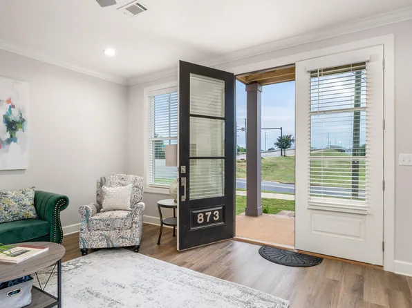 877 21st Ave E, Tuscaloosa, AL 35404