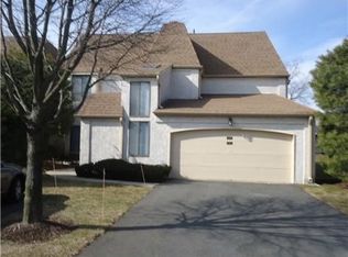 73 Park Gate Dr, Edison, NJ 08820