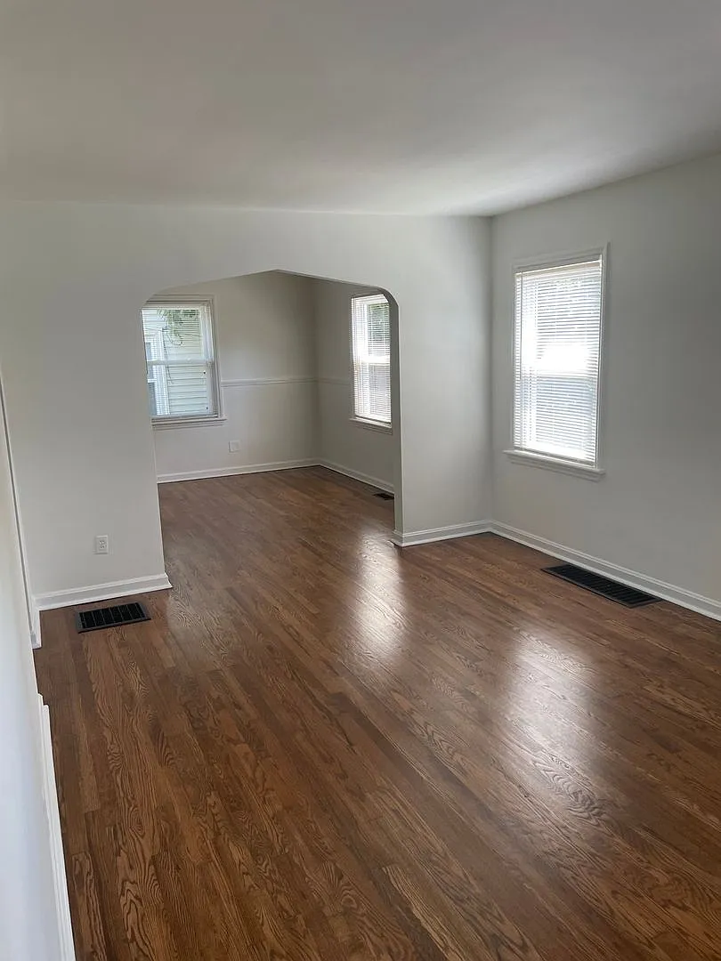 1902 Ashbrook Dr — Photo 3