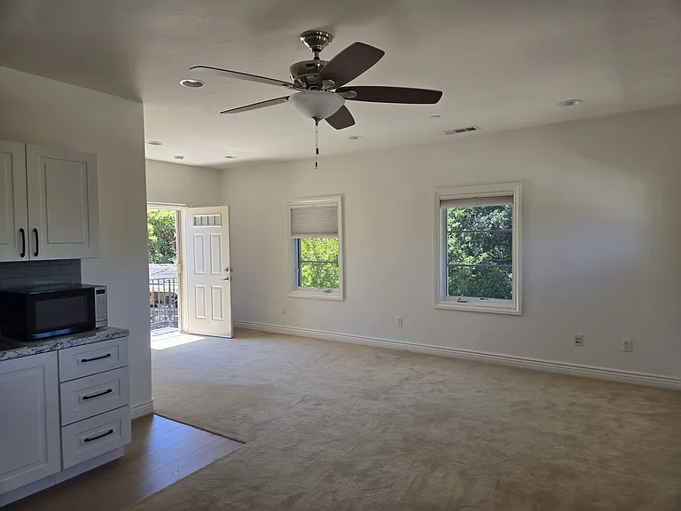 1850 Kickapoo Ct — Photo 6