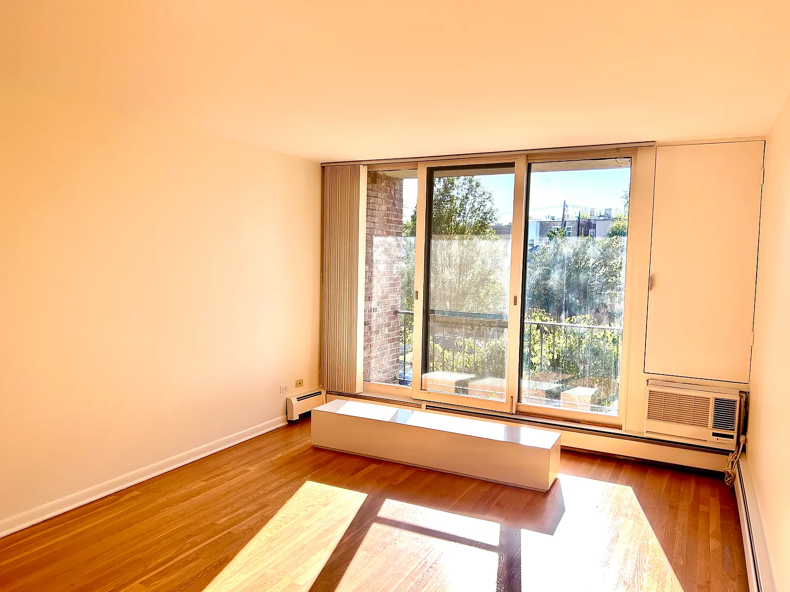 1 bed, 900 sqft, $1,500 — Photo 2