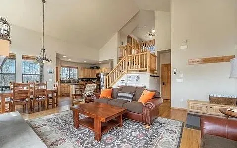 105 Deer Track Ct