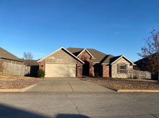 2838 N Seneca Ave, Fayetteville, AR 72704