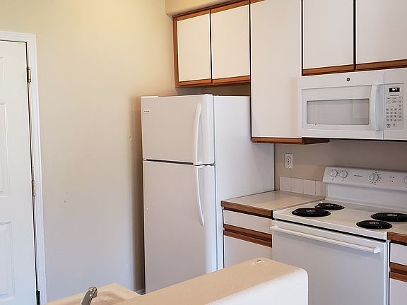 4th image of 2409 E Desmet Ave