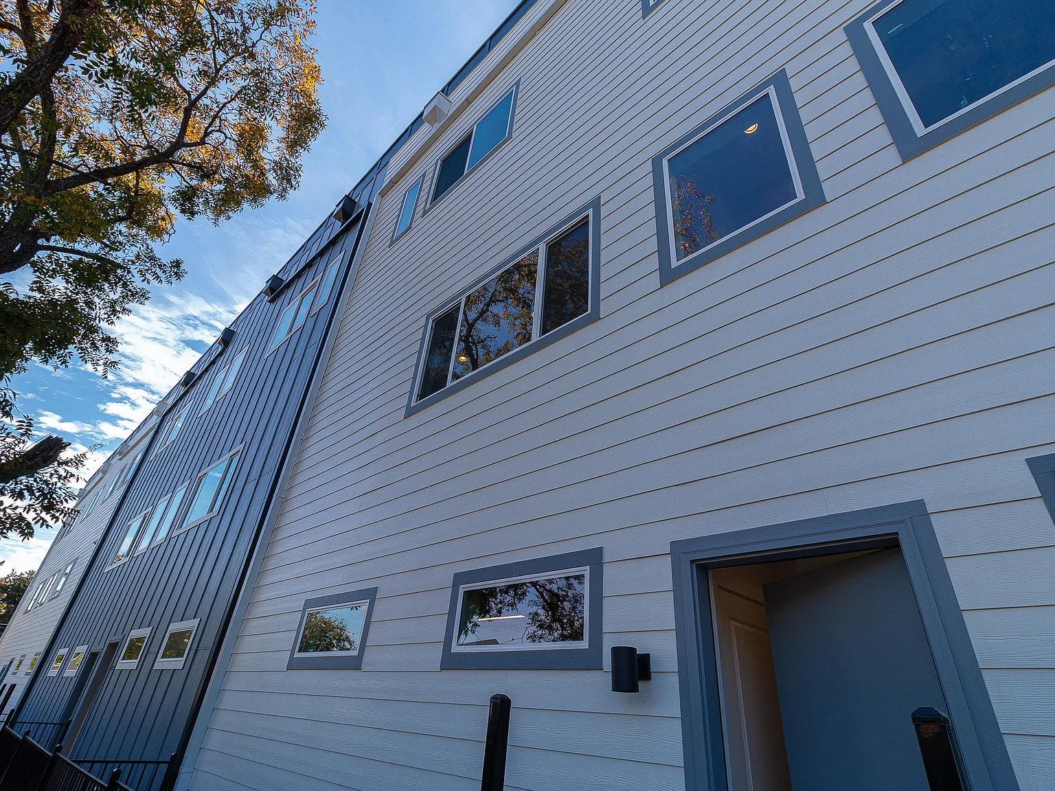 2 bed, 1425 sqft, $2,575 — Photo 3