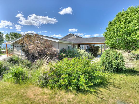 2nd image of 679 Warbler Ln