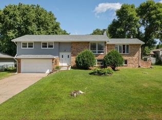 6956 Upper 35th St N, Oakdale, MN 55128